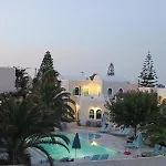 Joanna מלון דירות Kamári