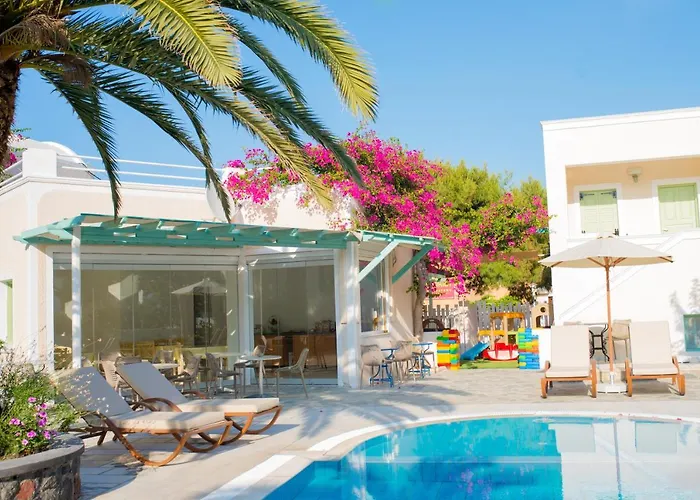 Joanna Villas Kamari (Santorini)